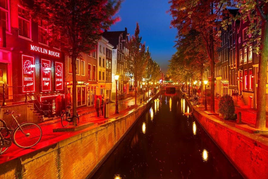 Kênh đào Amsterdam lãng mạn mê hoặc lòng người